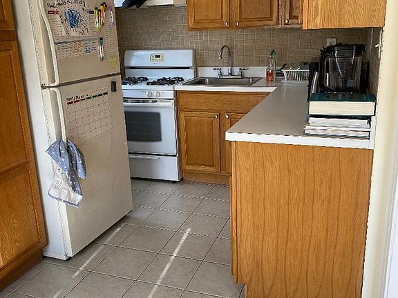 4th image of 347 Belleville Ave APT E5