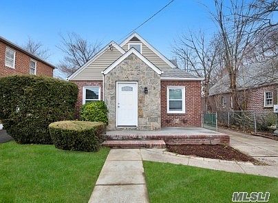 1st image of 215 Wilson St