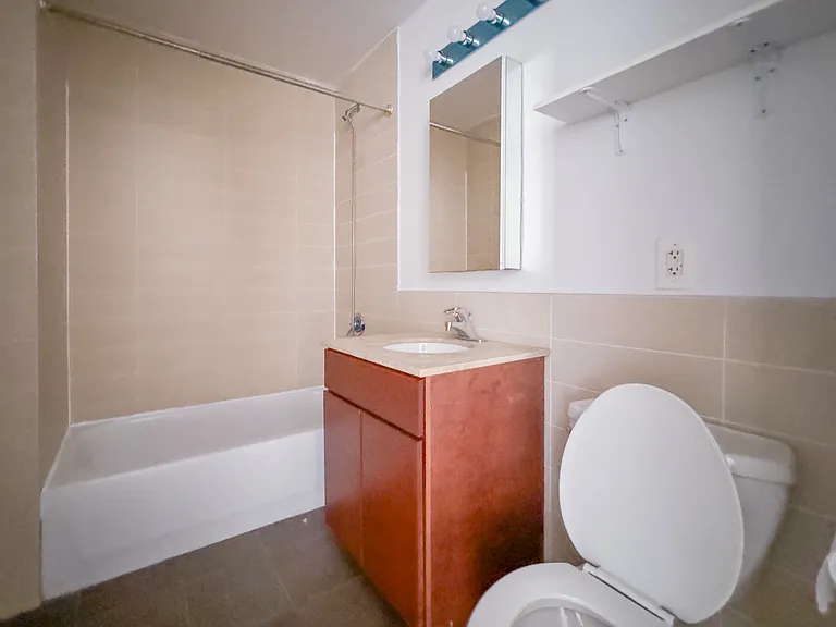 924 Metropolitan Ave #202 — Photo 14