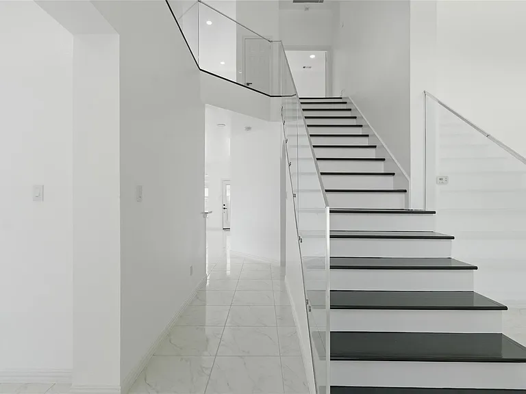 5001 Spicewood Dr — Photo 3