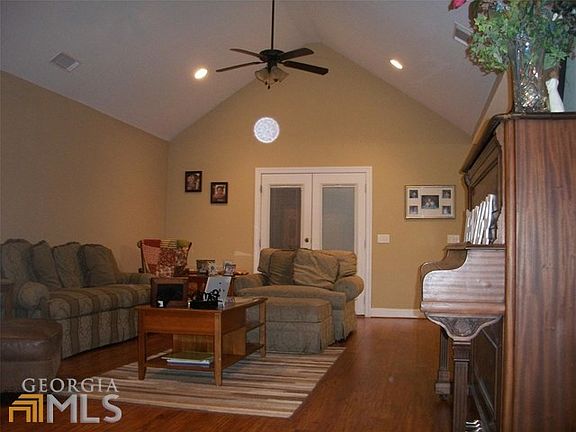 4th image of 3121 McCall Blvd