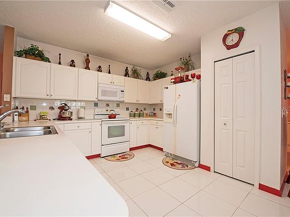5th image of 366 Aldershot Ct
