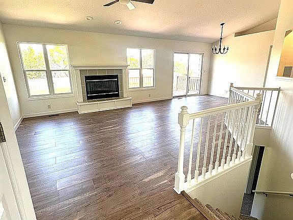2nd image of 606 N Worthington Pl
