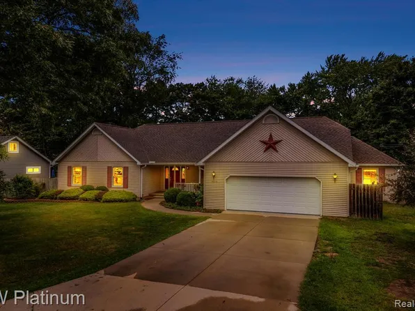 4626 Glenalda Dr, Clarkston, MI 48346