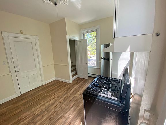 3rd image of 162 Edgewood Ave #2