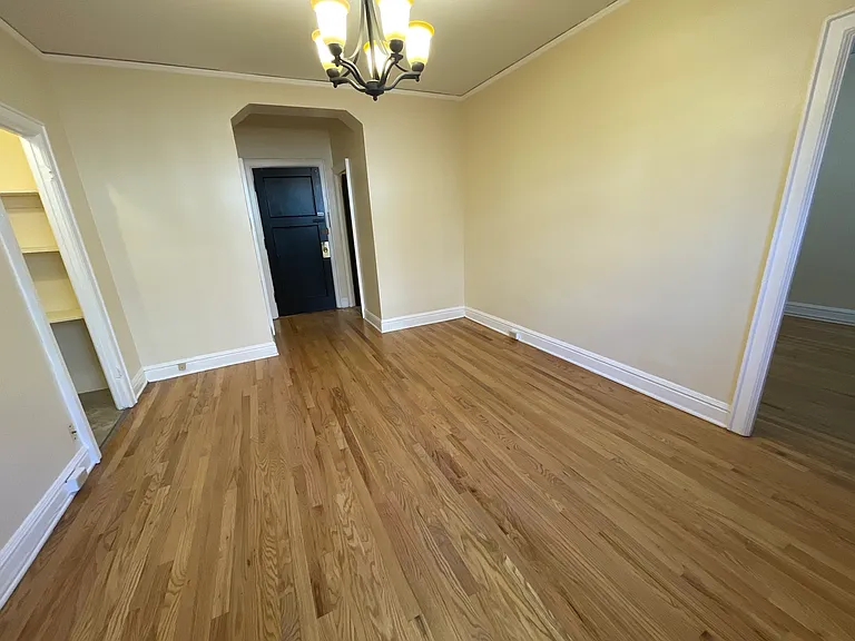 Chateau Apartments — Photo 29