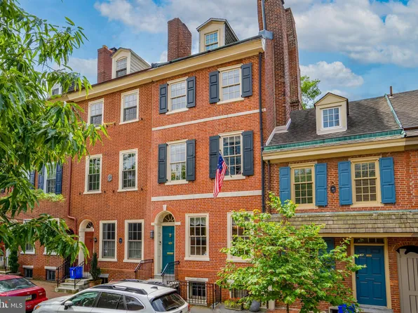 126 Delancey St, Philadelphia, PA 19106