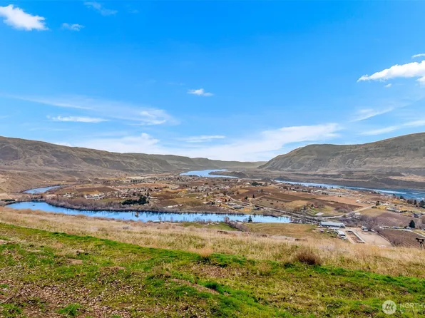 1220 S Webb Place, East Wenatchee, WA 98802