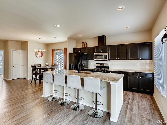 Enormous granite island!  A chef's dream.