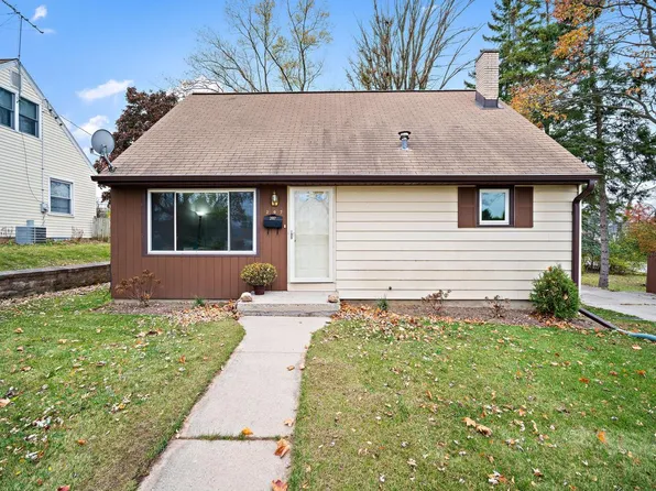 207 Summit DRIVE, Port Washington, WI 53074