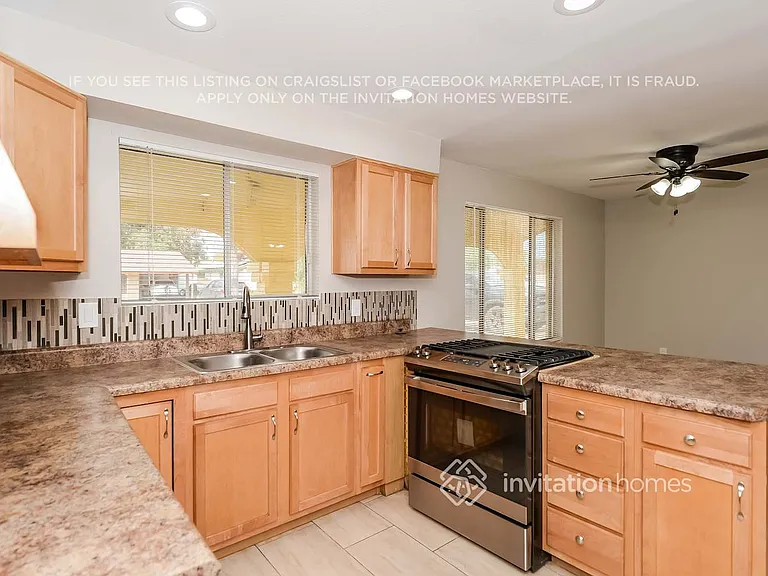 2211 N 54th Ln — Photo 4