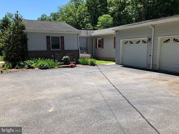 3rd image of 790 Arbor Dr