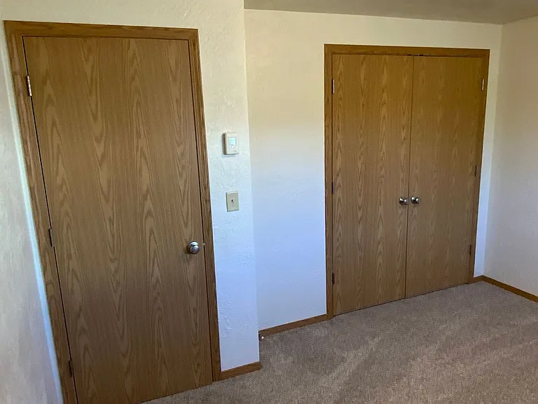 2 bedroom in River Road Area — Photo 13