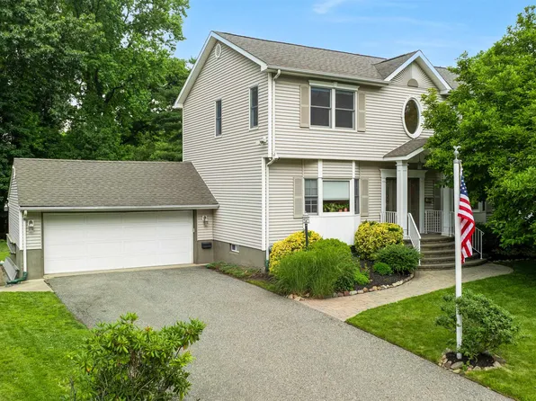 41 Circle Dr, Paramus, NJ 07652