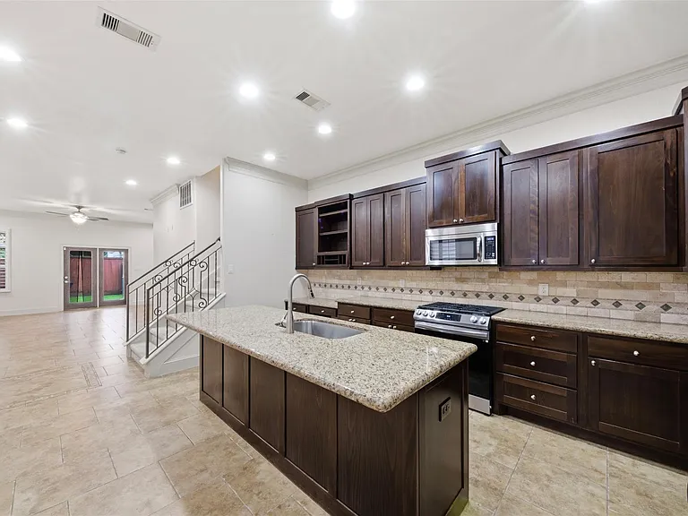 5929 Kansas St — Photo 11