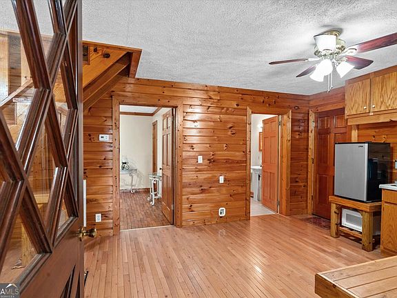 3rd image of 937 Aurora Ln