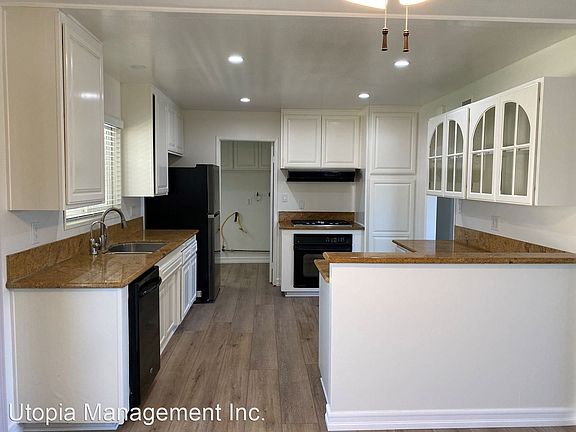 4th image of 4835 Cobb Dr