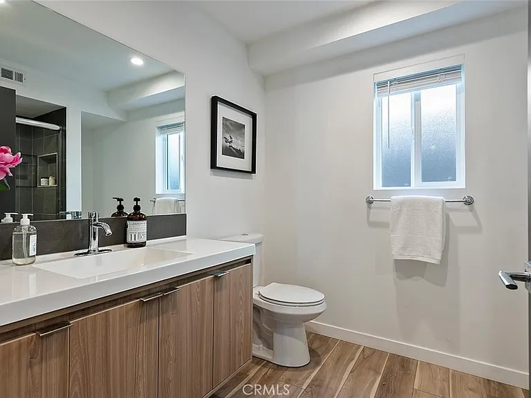 13538 Vanowen St #4 — Photo 24