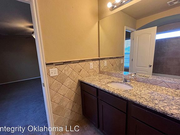 4th image of 8529 SW 49th Cir