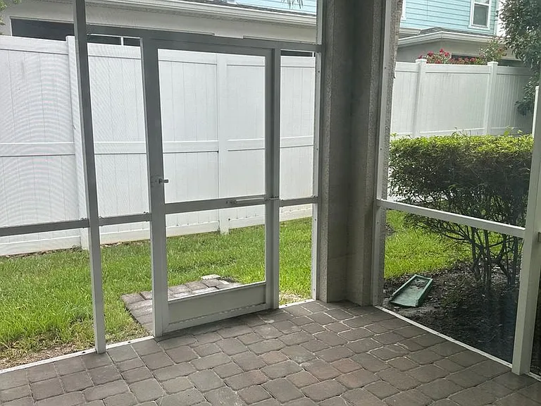 1104 Coral Ln — Photo 10