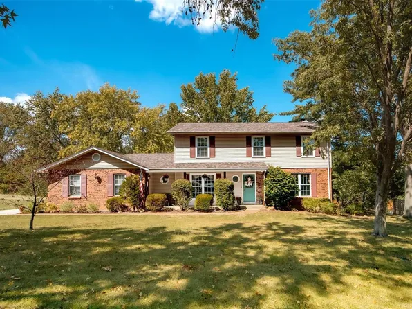 4575 Woodworth Ln, Saint Louis, MO 63128