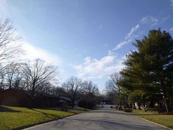 Exterior Neighborhood (street photo)