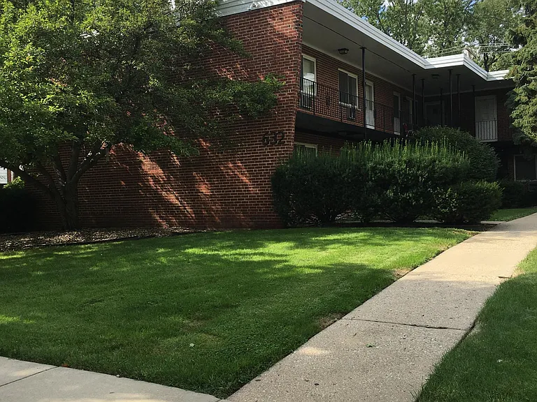 644 E North Broadway St — Photo 2