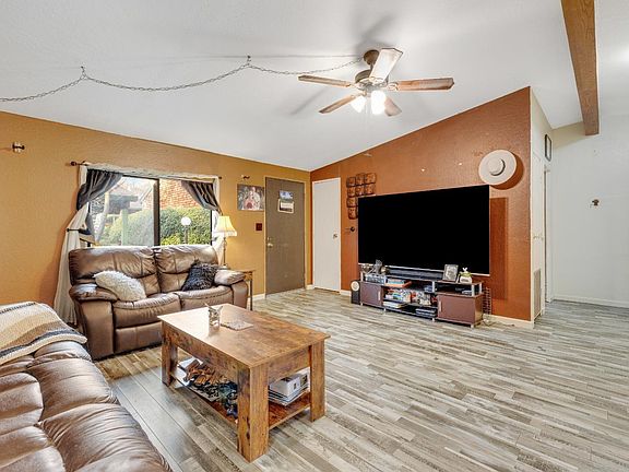 4th image of 7 Pine Tree Circle