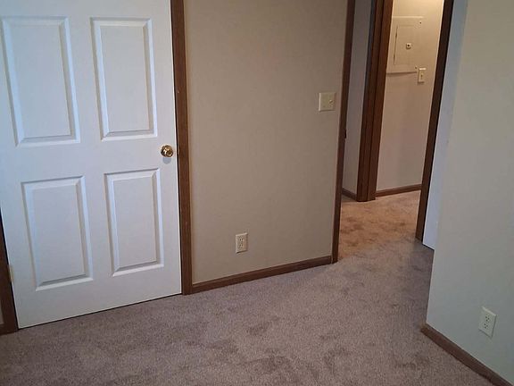 5th image of 122 E Hunt Ave