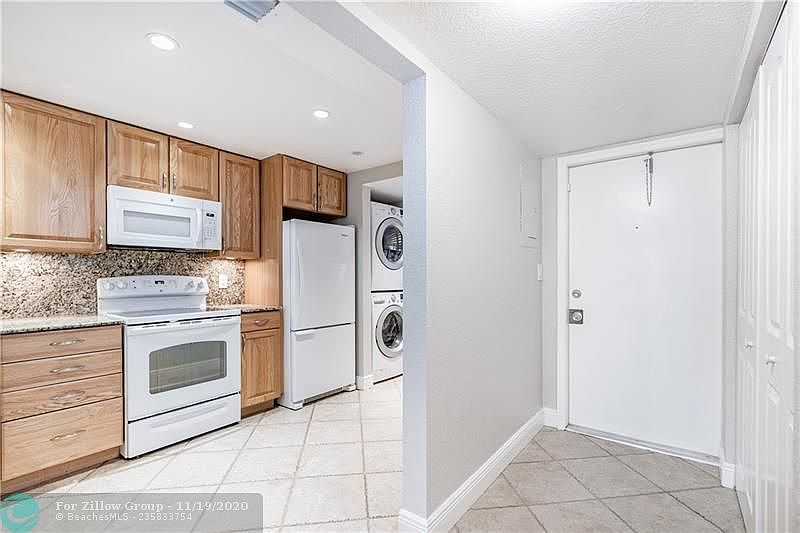 1st image of 400 Commodore Dr APT 103