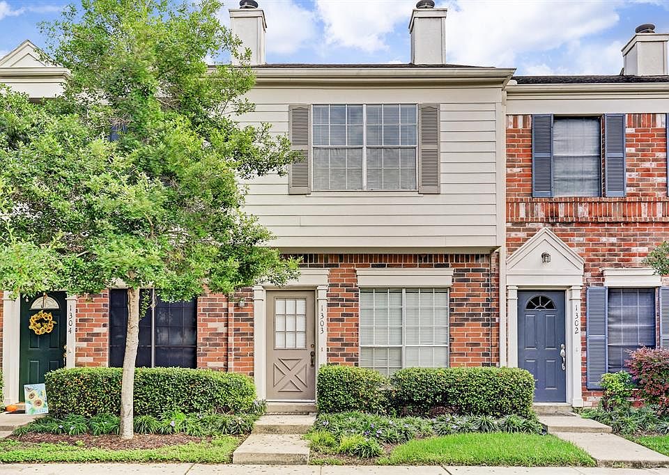 2910 Grants Lake Unit 1303 presented by Sara Nguyen.