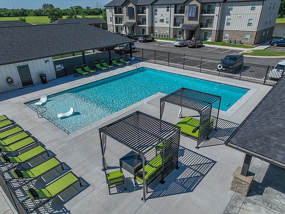 Pool and Cabanas at The Pinnacle at Stone Creek Falls