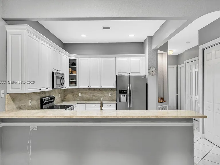 8908 NW 40th St — Photo 37