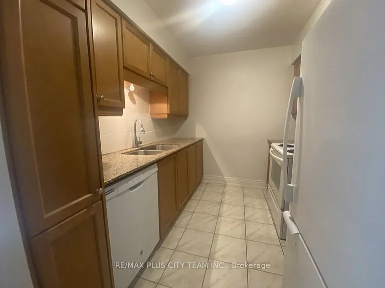 12 Rean Dr #210 — Photo 6