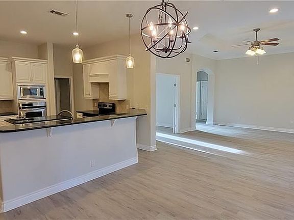 4th image of 302 Errol Dr