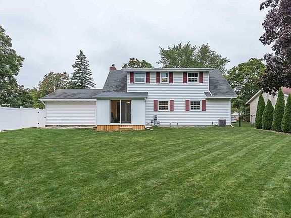 4th image of 1802 Burlington Dr