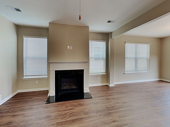 5th image of 2909 Warwick Ct