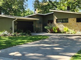 321 S Wabash Cir, Olathe, KS 66061