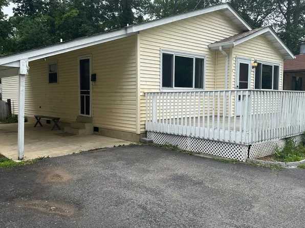 312 White Sands Dr, Lusby, MD 20657