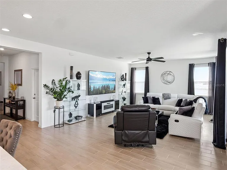 591 Via Bella Ct — Photo 8