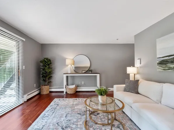 2510 Skyline Dr Unit 7, Lowell, MA 01854