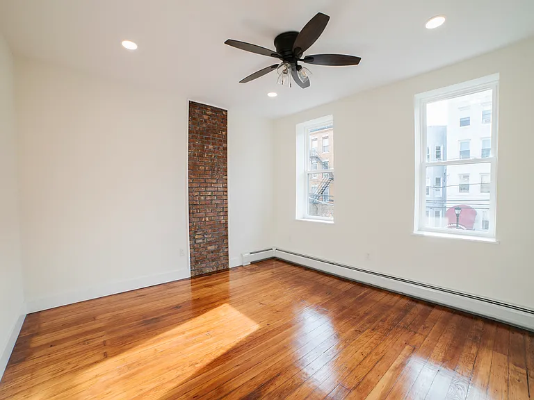 206 48th St #2B — Photo 1