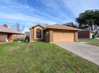 911 Plantation Dr, Lewisville, TX 75067