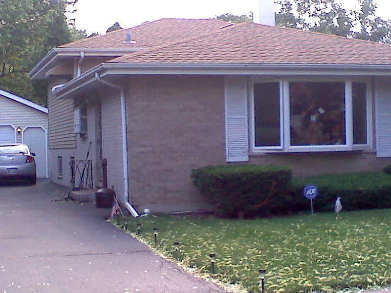 brick front, vinyl siding 