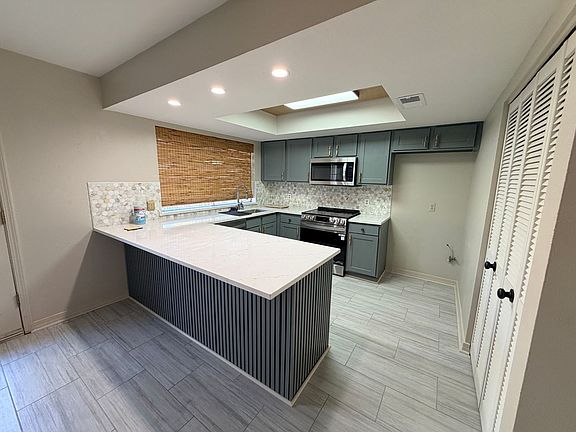 2nd image of 10041 Alondra St
