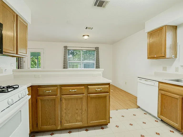 13917 Maricella Ln — Photo 9