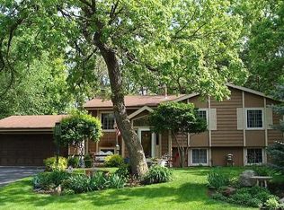 801 Thoreau Dr, Burnsville, MN 55337