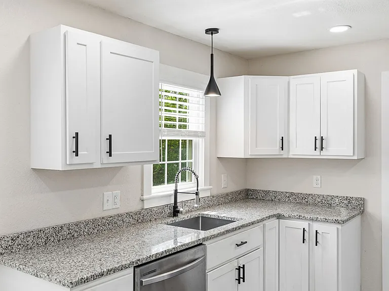 408 E Little Creek Rd — Photo 11