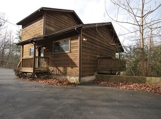 526 Geneva Ln, Gatlinburg, TN 37738