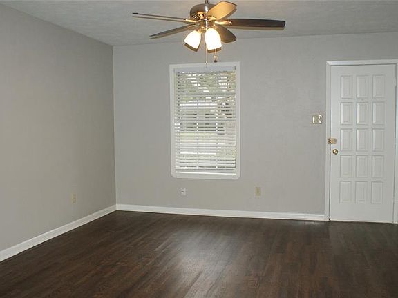 3rd image of 513 Oakridge Dr